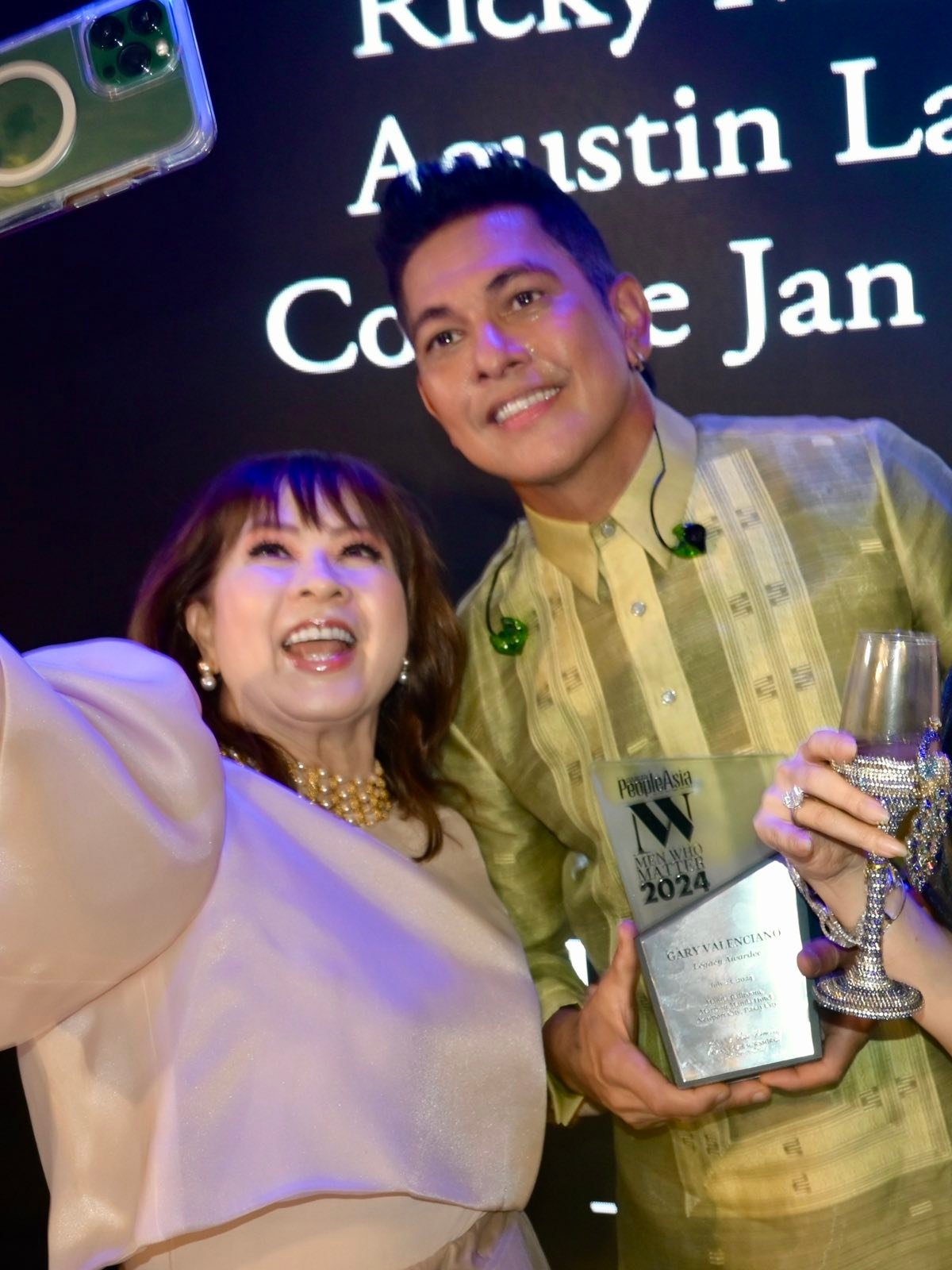 Nympha Valencia and Legacy awardee Gary Valenciano.